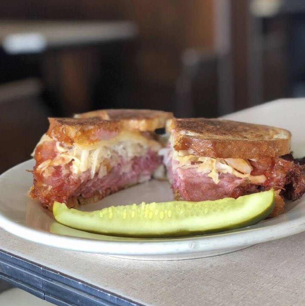 Jakes Deli North | meal delivery | 1634 W North Ave, Milwaukee, WI 53205, USA | 4145621272 OR +1 414-562-1272