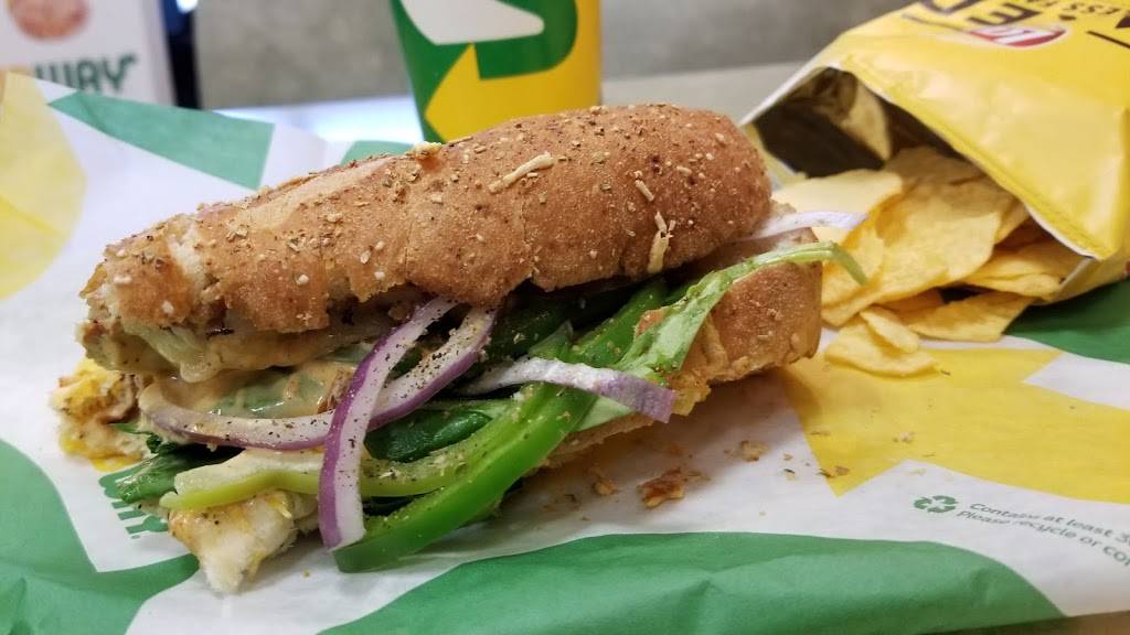 Subway | restaurant | 108 S Buchanan St, Edwardsville, IL 62025, USA | 6186566671 OR +1 618-656-6671