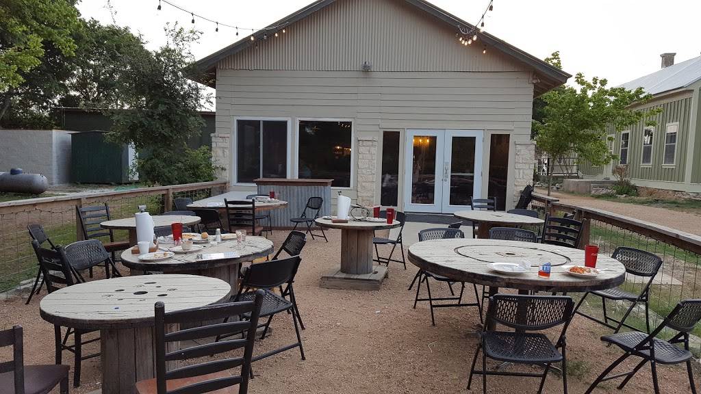 Blanco River Pizza Company | restaurant | 306 Pecan St, Blanco, TX 78606, USA | 8308333221 OR +1 830-833-3221