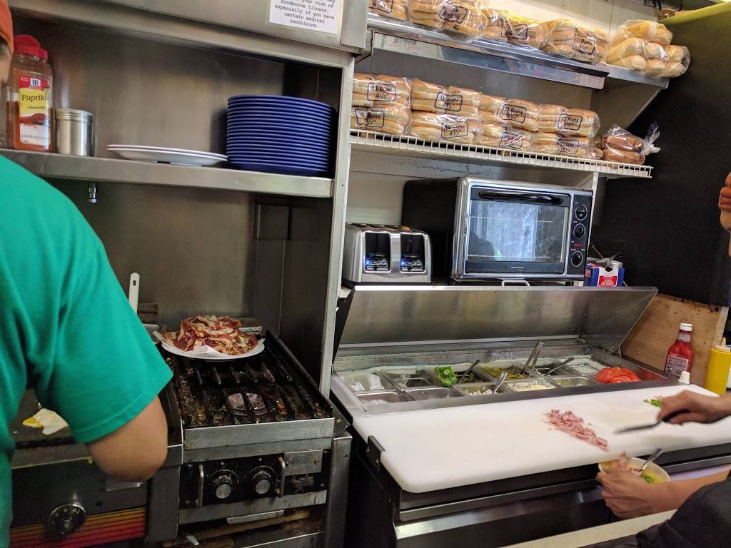 White Spot | restaurant | 1407 University Ave, Charlottesville, VA 22903, USA | 4342959899 OR +1 434-295-9899