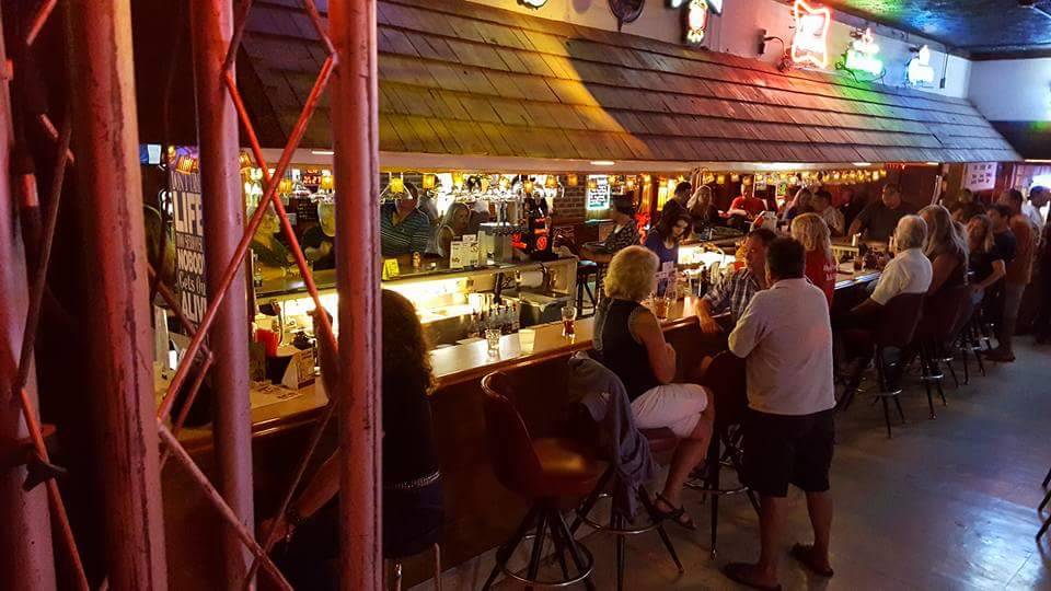 Rock-A-Bago Hall & Mama Cs Pizza | meal takeaway | 4303 W State St, Rockford, IL 61102, USA | 8159775519 OR +1 815-977-5519