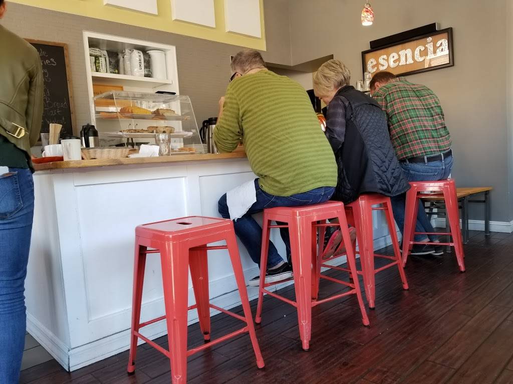 Esencia Urban Kitchen | restaurant | 3351 N Broadway, Chicago, IL 60657, USA | 7734728553 OR +1 773-472-8553