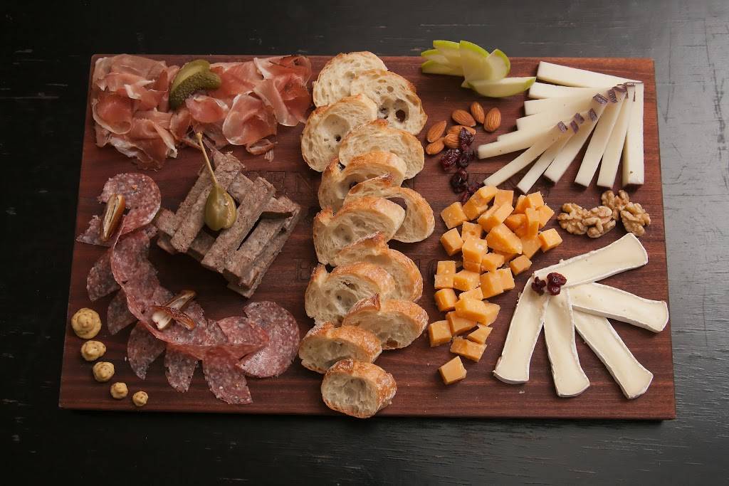 Accent On Wine & More | restaurant | 132 S Main St, Summerville, SC 29483, USA | 8438321212 OR +1 843-832-1212