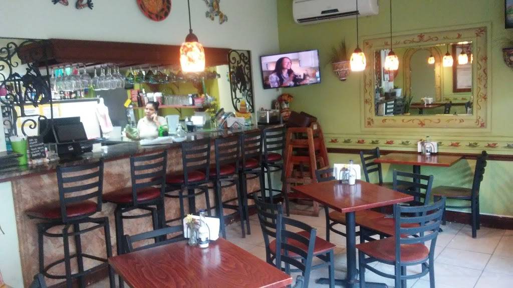 Salsa Brava Mexican Grill | restaurant | 10265 Tamiami Trail N #10, Naples, FL 34108, USA | 2392540222 OR +1 239-254-0222
