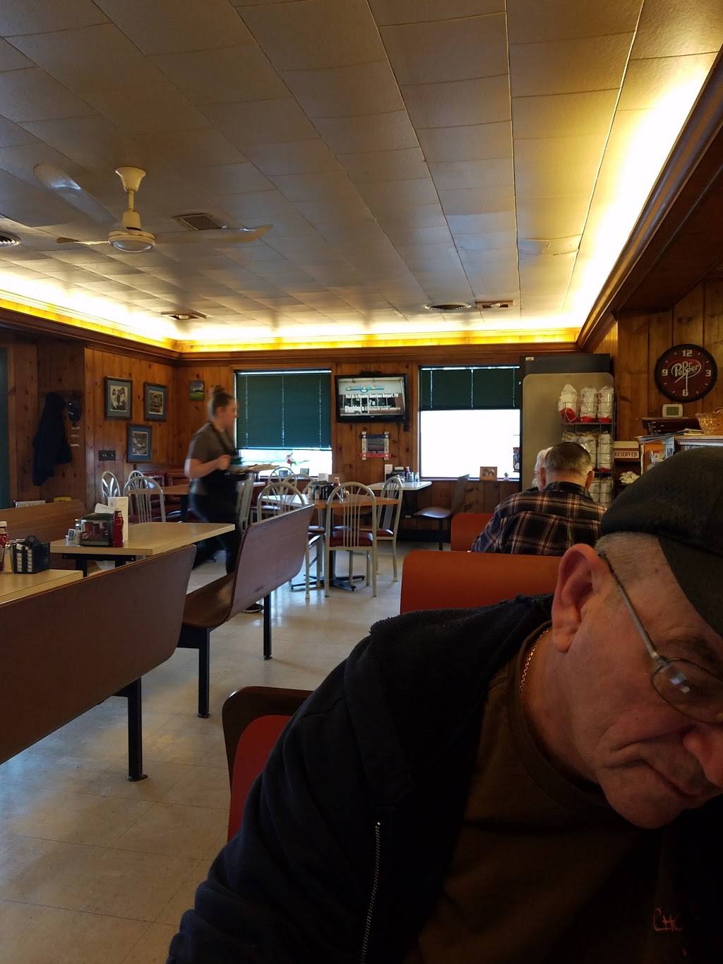 Micheles OIP Restaurant & Pizzeria | restaurant | 100 S Main St, Reedsville, PA 17084, USA | 7176679496 OR +1 717-667-9496