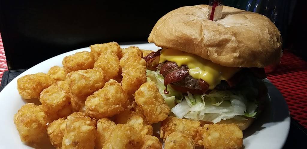 Top Dog Sports Grill | restaurant | 1798 12th St SE, Salem, OR 97302, USA | 5035860245 OR +1 503-586-0245