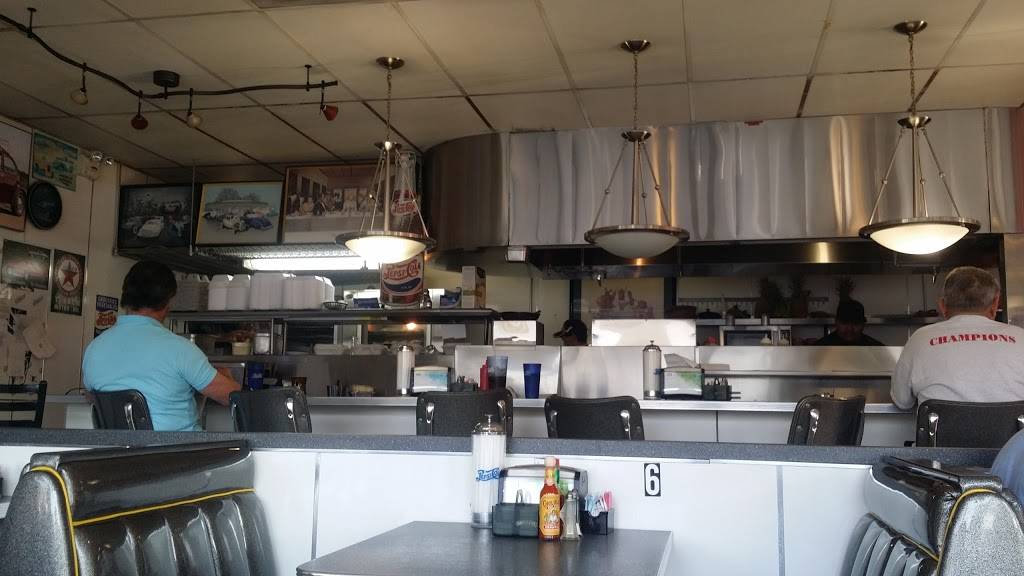 Chubbys Diner | restaurant | 6451 N Blackstone Ave, Fresno, CA 93710, USA | 5594489999 OR +1 559-448-9999