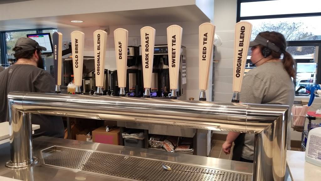 Dunkin Donuts | restaurant | 1116 Volvo Pkwy, Chesapeake, VA 23320, USA | 7575477271 OR +1 757-547-7271