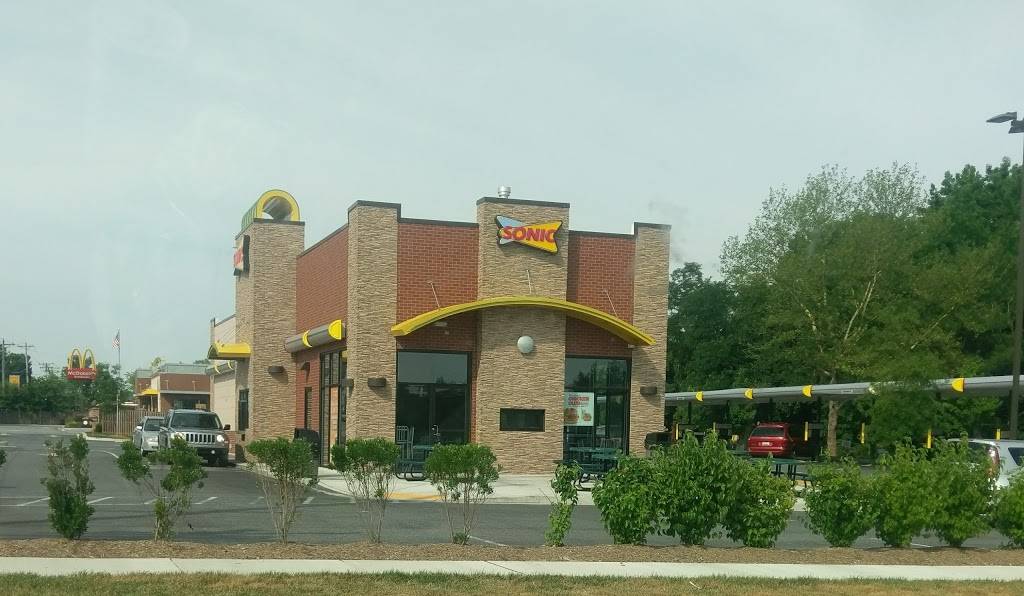 Sonic Drive-In | restaurant | 2055 Crain Hwy, Waldorf, MD 20601, USA | 2402108268 OR +1 240-210-8268
