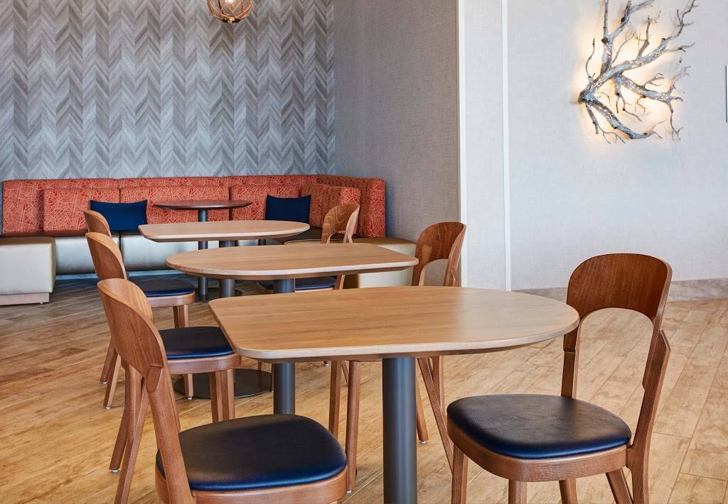 The Bistro | restaurant | 2 Sassafras Pier, Erie, PA 16507, USA | 8146361005 OR +1 814-636-1005