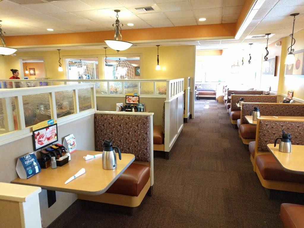 IHOP | restaurant | 980 Edwards Ferry Rd NE, Leesburg, VA 20176, USA | 7037797501 OR +1 703-779-7501