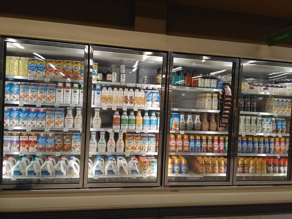 Young Circle Shopping Center | shopping mall | 100-1735 E Young Cir, Hollywood, FL 33020, USA | 3059471664 OR +1 305-947-1664