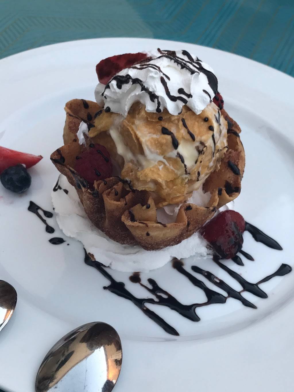 El Cholo | restaurant | 3520 East Coast Hwy, Corona Del Mar, CA 92625, USA | 9497776137 OR +1 949-777-6137