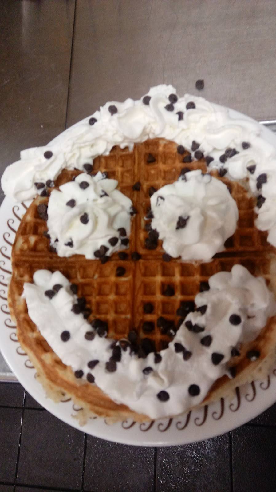 Waffle House | meal takeaway | 2900 W Radio Dr, Florence, SC 29501, USA | 8436628421 OR +1 843-662-8421