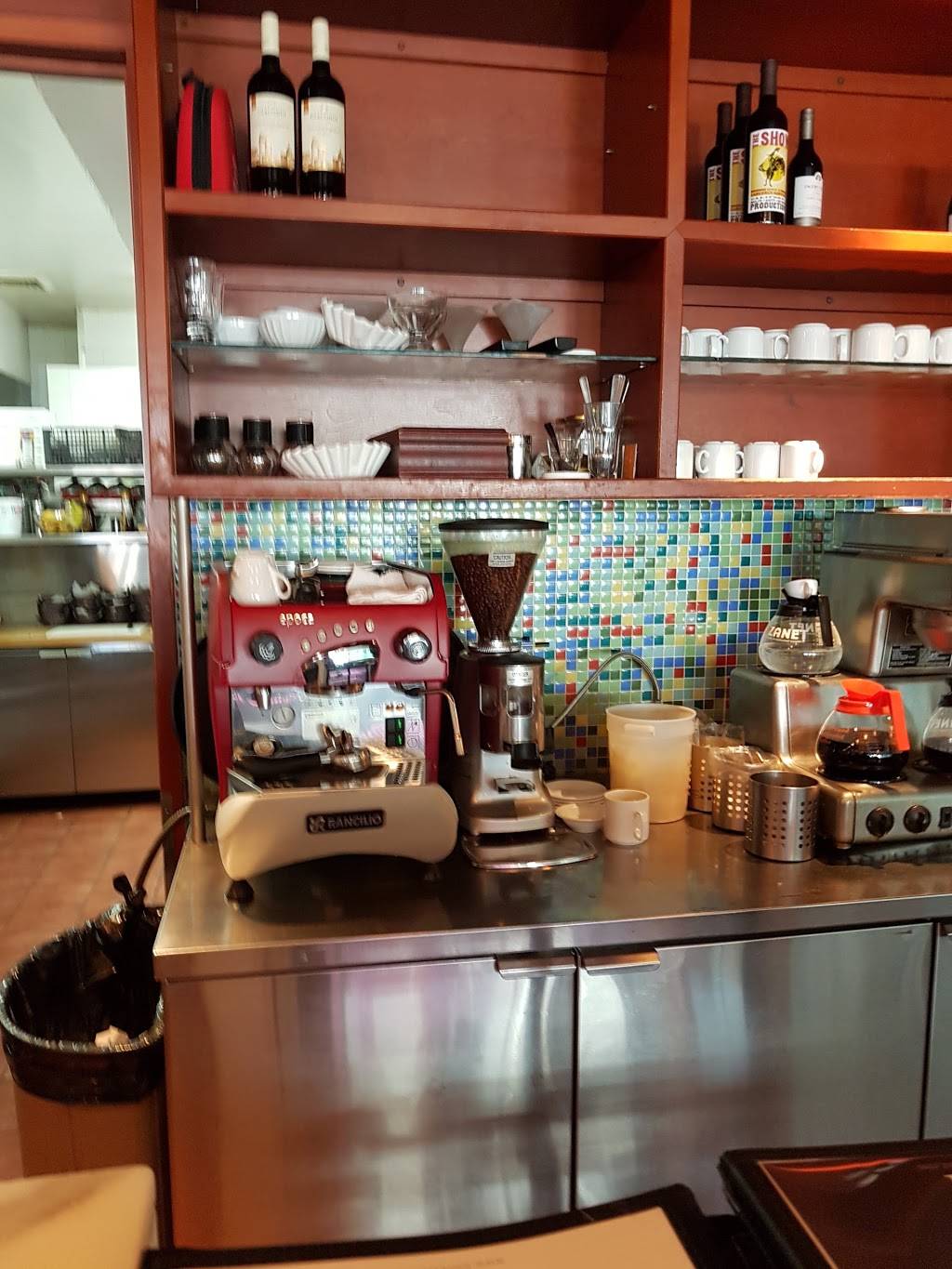 B & M Restaurant | restaurant | 6200 Avenue Somerled, Montréal, QC H3X 2B5, Canada | 5144881555 OR +1 514-488-1555