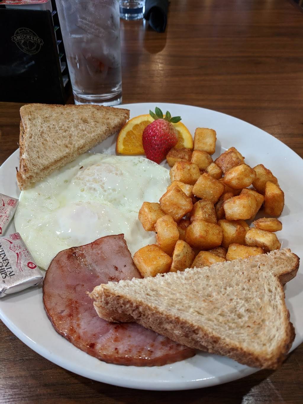 The Hub Bar & Grill | restaurant | 4181 W 150th St, Cleveland, OH 44135, USA | 2162527700 OR +1 216-252-7700