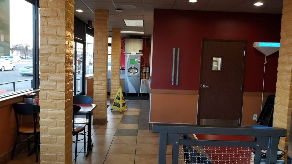 Jack in the Box | restaurant | 712 E Pioneer Pkwy, Arlington, TX 76010, USA | 8172779520 OR +1 817-277-9520