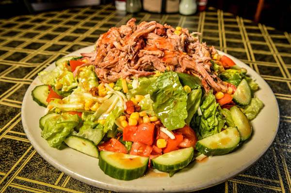 The Smoke Pit | restaurant | 117 E Innes St, Salisbury, NC 28144, USA | 7047548336 OR +1 704-754-8336