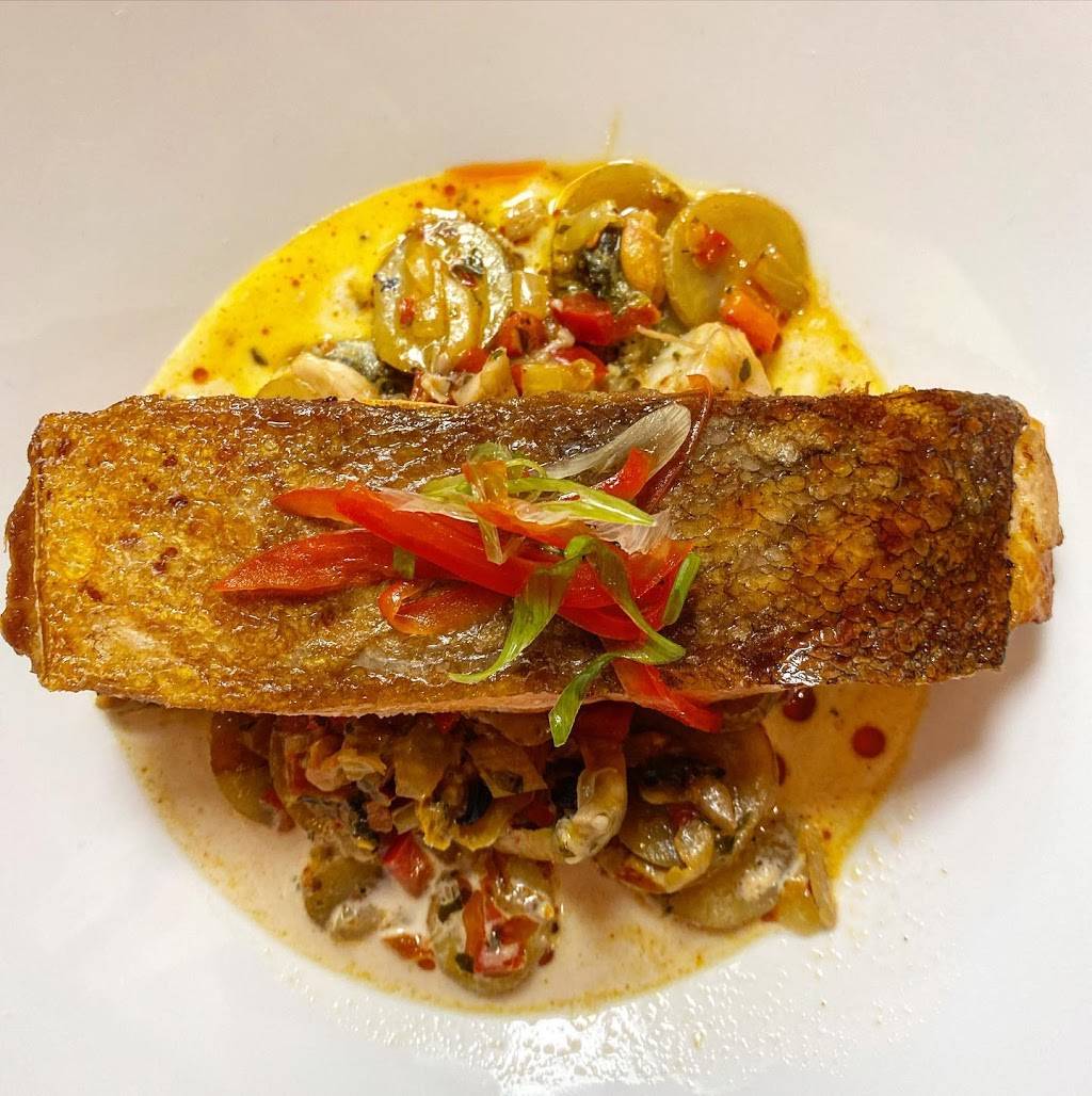 Village Vine, wine bar + bistro | restaurant | 6 Park Ave, Swarthmore, PA 19081, USA | 4844713997 OR +1 484-471-3997