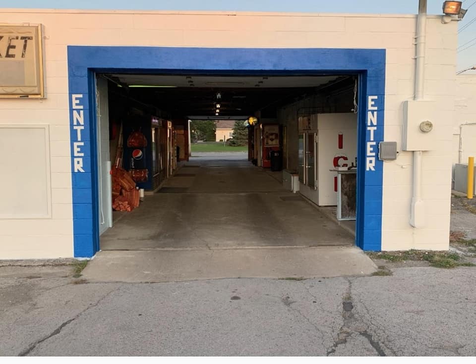 Daves Drive-Thru | meal takeaway | 7697 E Harbor Rd, Lakeside Marblehead, OH 43440, USA | 4199679521 OR +1 419-967-9521