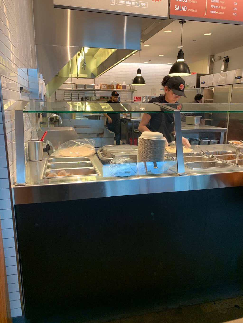 Chipotle Mexican Grill | restaurant | 3520 N Blackstone Ave Ste 102, Fresno, CA 93726, USA | 5592437418 OR +1 559-243-7418