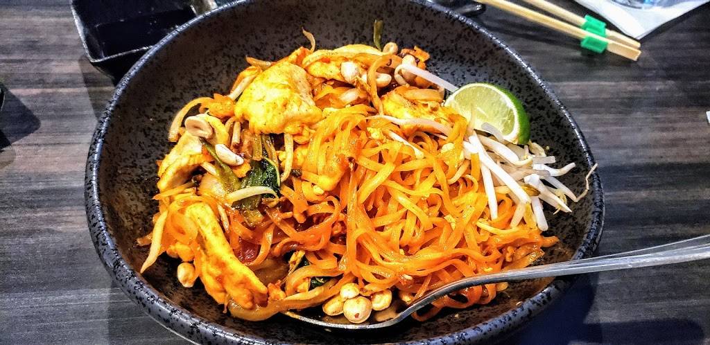 MAKS Asian Kitchen & Sushi | restaurant | 13650 Fiddlesticks Blvd #206, Fort Myers, FL 33912, USA | 2399859632 OR +1 239-985-9632