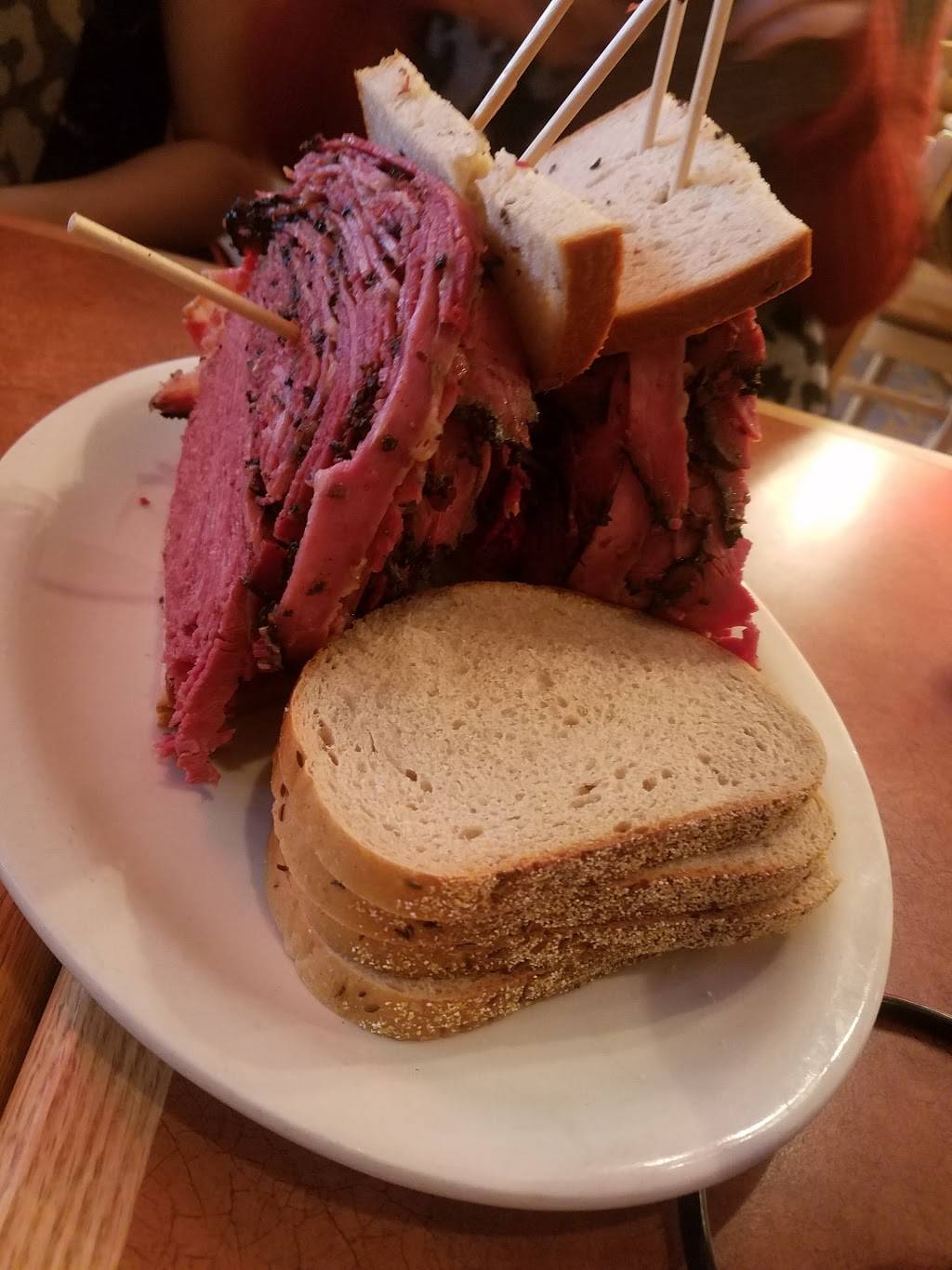 Harolds New York Deli | restaurant | 10 Polito Ave, Lyndhurst, NJ 07071, USA | 2019352600 OR +1 201-935-2600