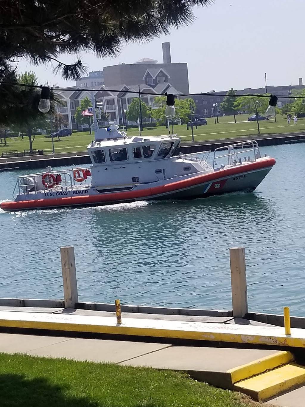 Kenosha Yacht Club | restaurant | 5130 4th Ave, Kenosha, WI 53140, USA | 2626522320 OR +1 262-652-2320