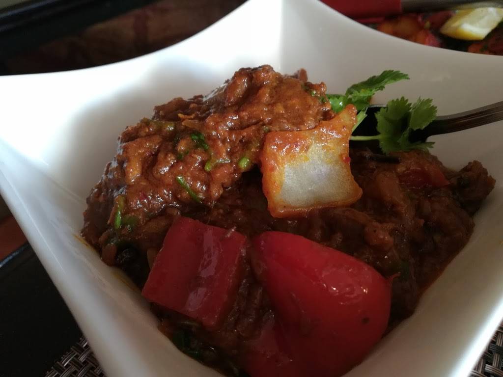 Pepper Club | restaurant | 5639 Stone Rd, Centreville, VA 20120, USA | 7035437171 OR +1 703-543-7171