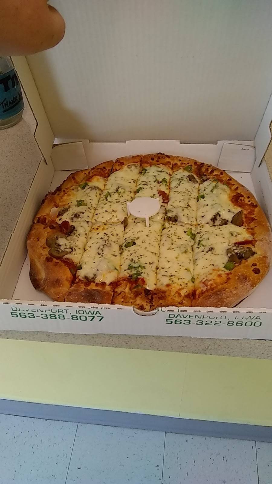 Uncle Bills Pizza | restaurant | 1407 E Locust St, Davenport, IA 52803, USA | 5633228600 OR +1 563-322-8600