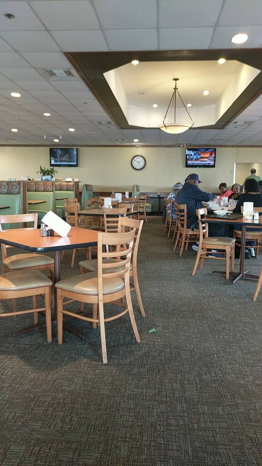 Lubys | restaurant | 125 West Way, Lake Jackson, TX 77566, USA | 9792972216 OR +1 979-297-2216