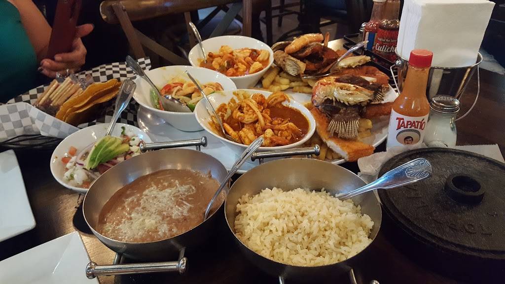 Hectors On Broadway | restaurant | 409 N Broadway, Santa Ana, CA 92701, USA | 7142859896 OR +1 714-285-9896