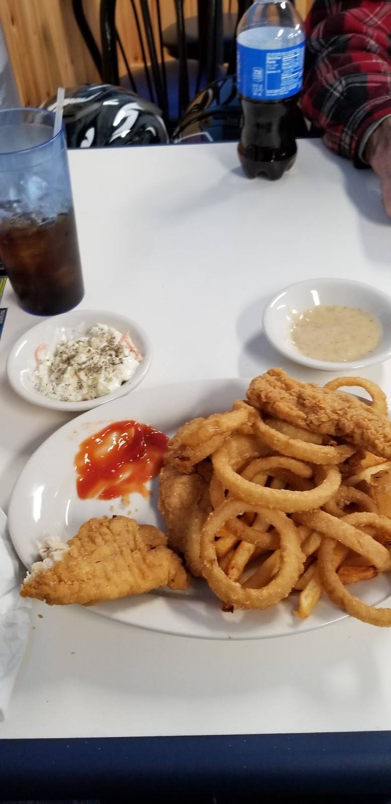 Ellis Variety and Diner | restaurant | 126 Weld St, Dixfield, ME 04224, USA | 2075628284 OR +1 207-562-8284