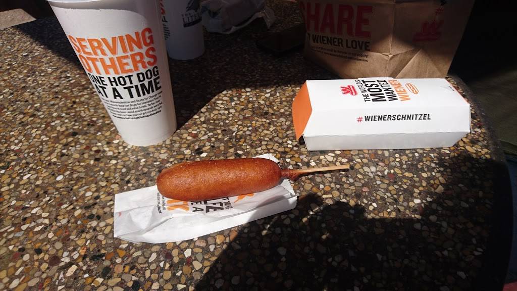 Wienerschnitzel | restaurant | 3010 Pico Blvd, Santa Monica, CA 90405, USA | 3104507671 OR +1 310-450-7671