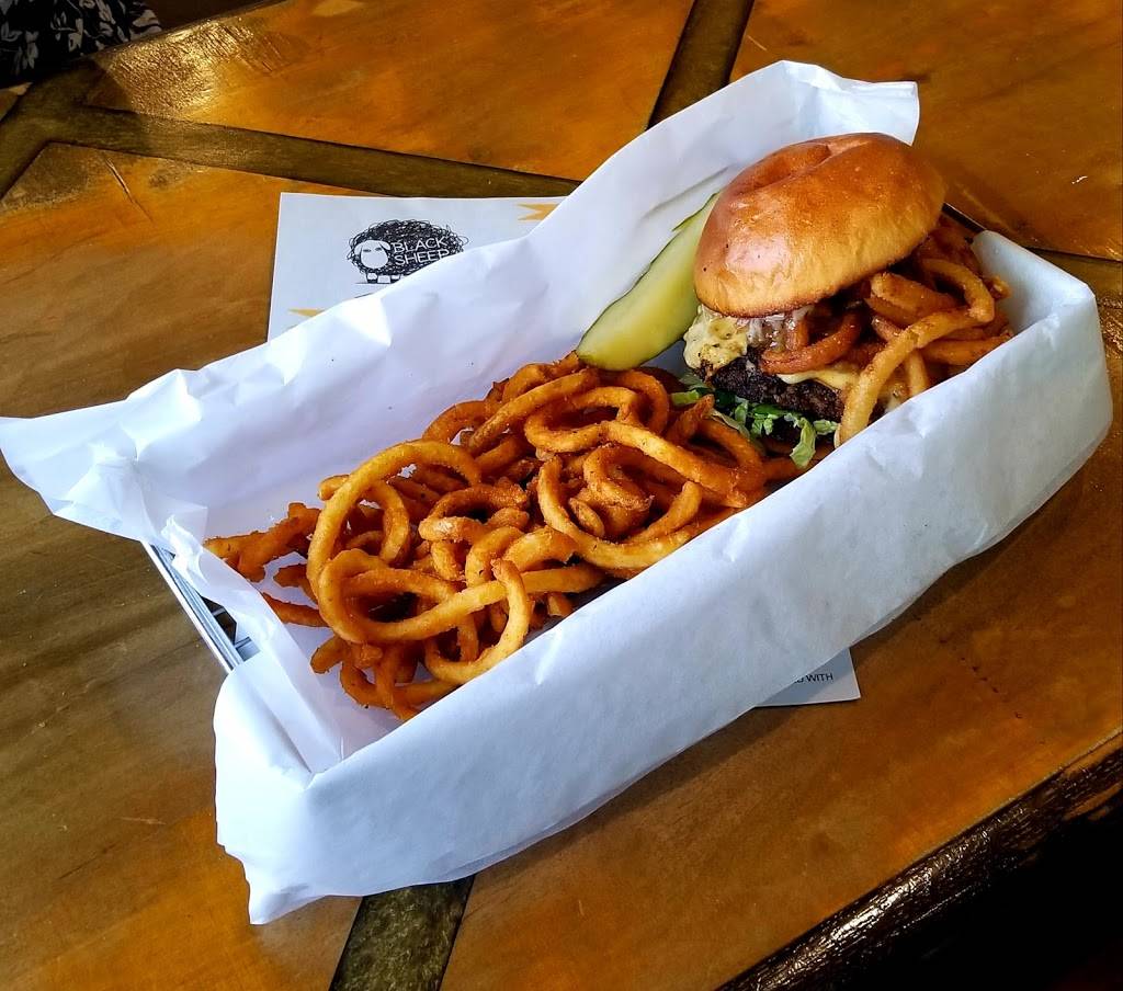 Black Sheep Bar & Grill | restaurant | 1642 S Shore Dr, Holland, MI 49423, USA | 6163359319 OR +1 616-335-9319