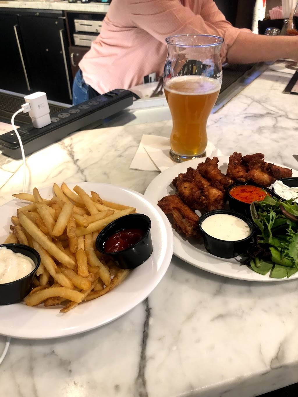 Wolfgang Puck Express | cafe | 7800 Col. H. Weir Cook Memorial Dr, Indianapolis, IN 46241, USA | 3172416224 OR +1 317-241-6224