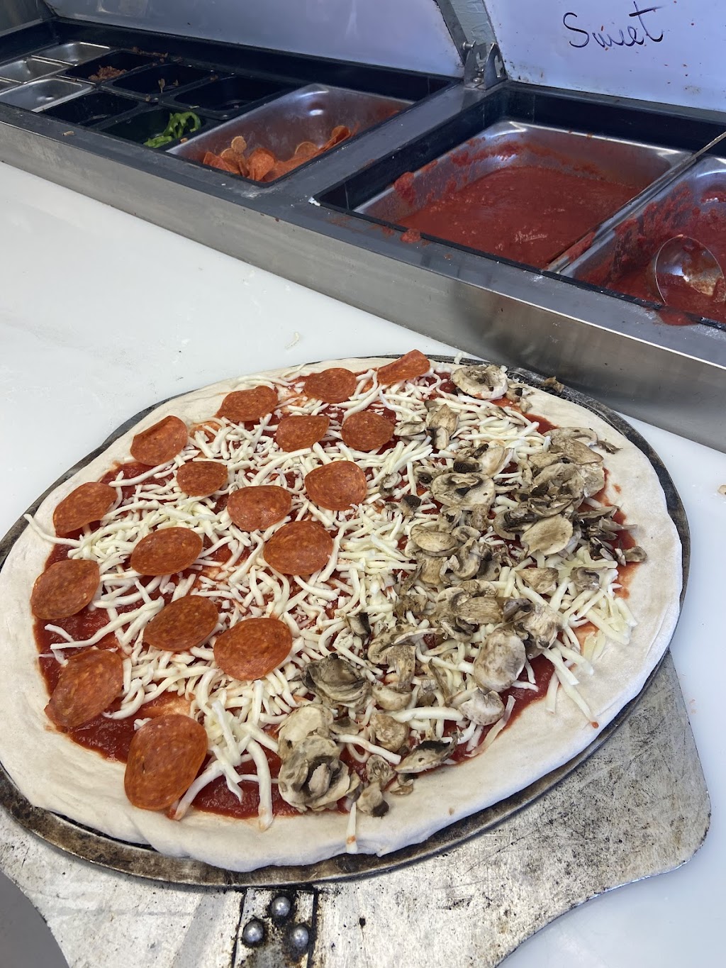 Valley Pizza Shop | restaurant | 115 Industry Rd, Buena Vista, PA 15018, USA | 4127525730 OR +1 412-752-5730