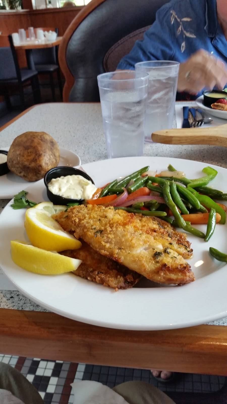 Maxims Restaurant | restaurant | 18025 W Capitol Dr, Brookfield, WI 53045, USA | 2627834501 OR +1 262-783-4501