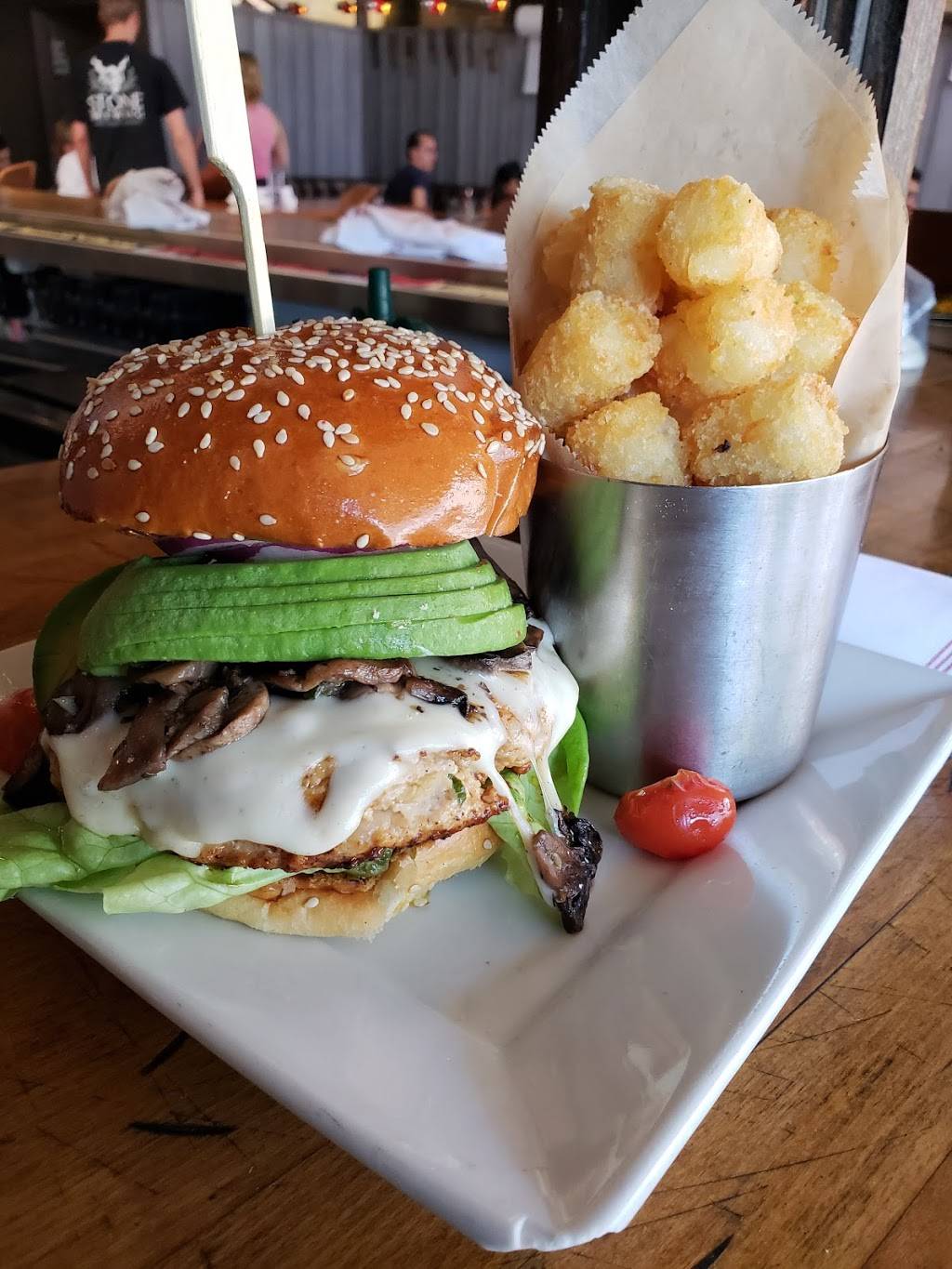 Tipsy Cow | restaurant | 15005 Ventura Blvd, Sherman Oaks, CA 91403, USA | 8189868472 OR +1 818-986-8472