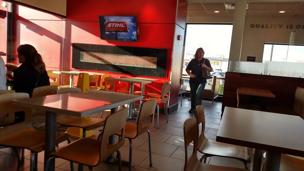 Wendys | restaurant | 1420 38th St, Peru, IL 61354, USA | 8152236452 OR +1 815-223-6452