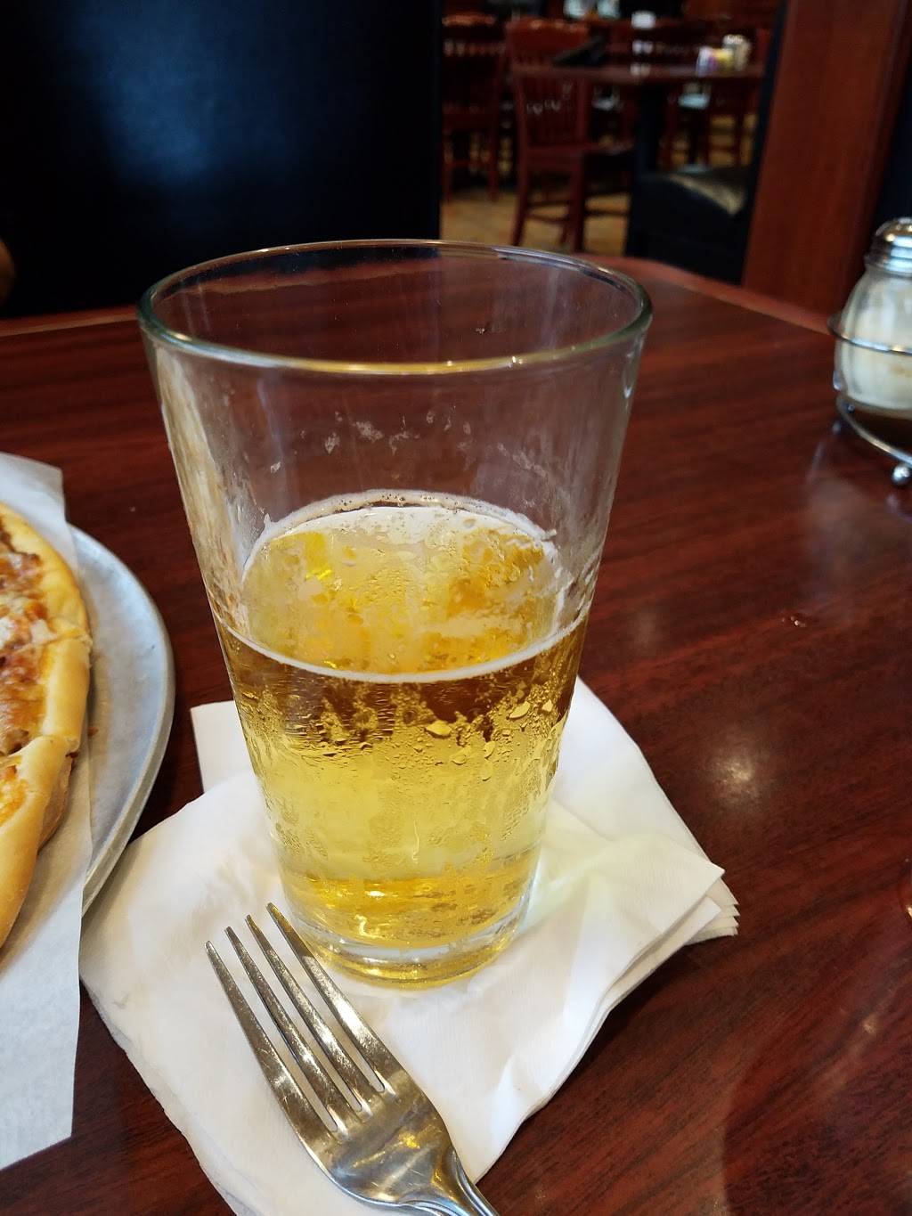 Rias Restaurant & Lounge | night club | 6955, 3550 W Edgewood Dr, Jefferson City, MO 65109, USA | 5736365221 OR +1 573-636-5221