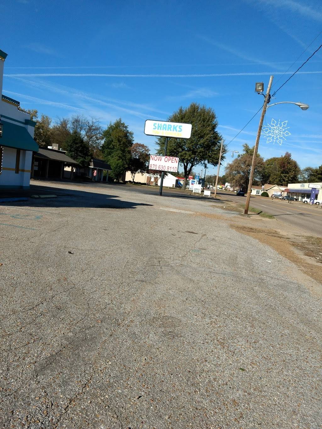 Sharks Fish & Chicken | restaurant | 901 N Washington St, Forrest City, AR 72335, USA | 8706308110 OR +1 870-630-8110