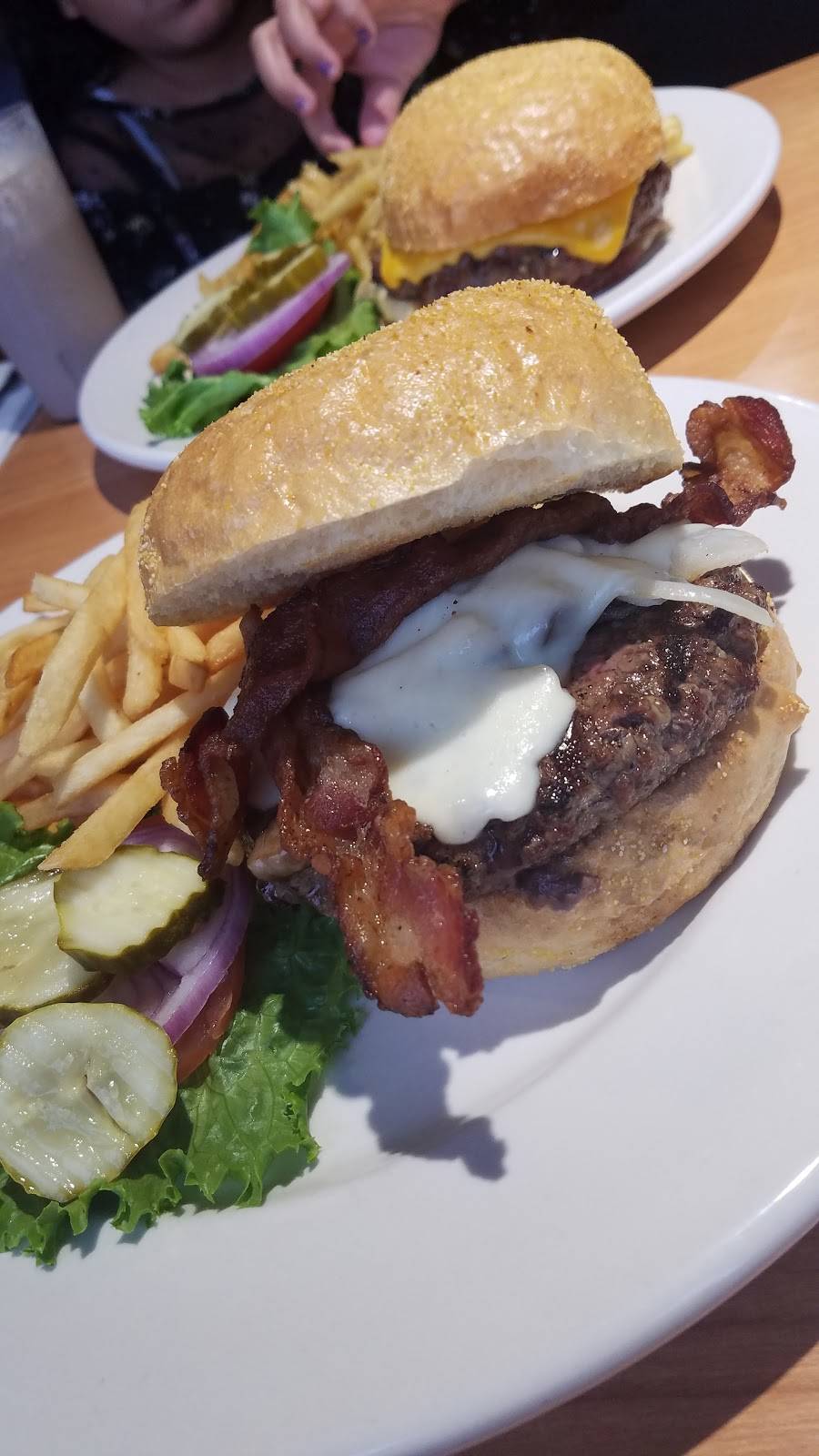 Carmens Burger Bar | restaurant | 90 Mark West Springs Rd, Santa Rosa, CA 95403, USA | 7075261575 OR +1 707-526-1575