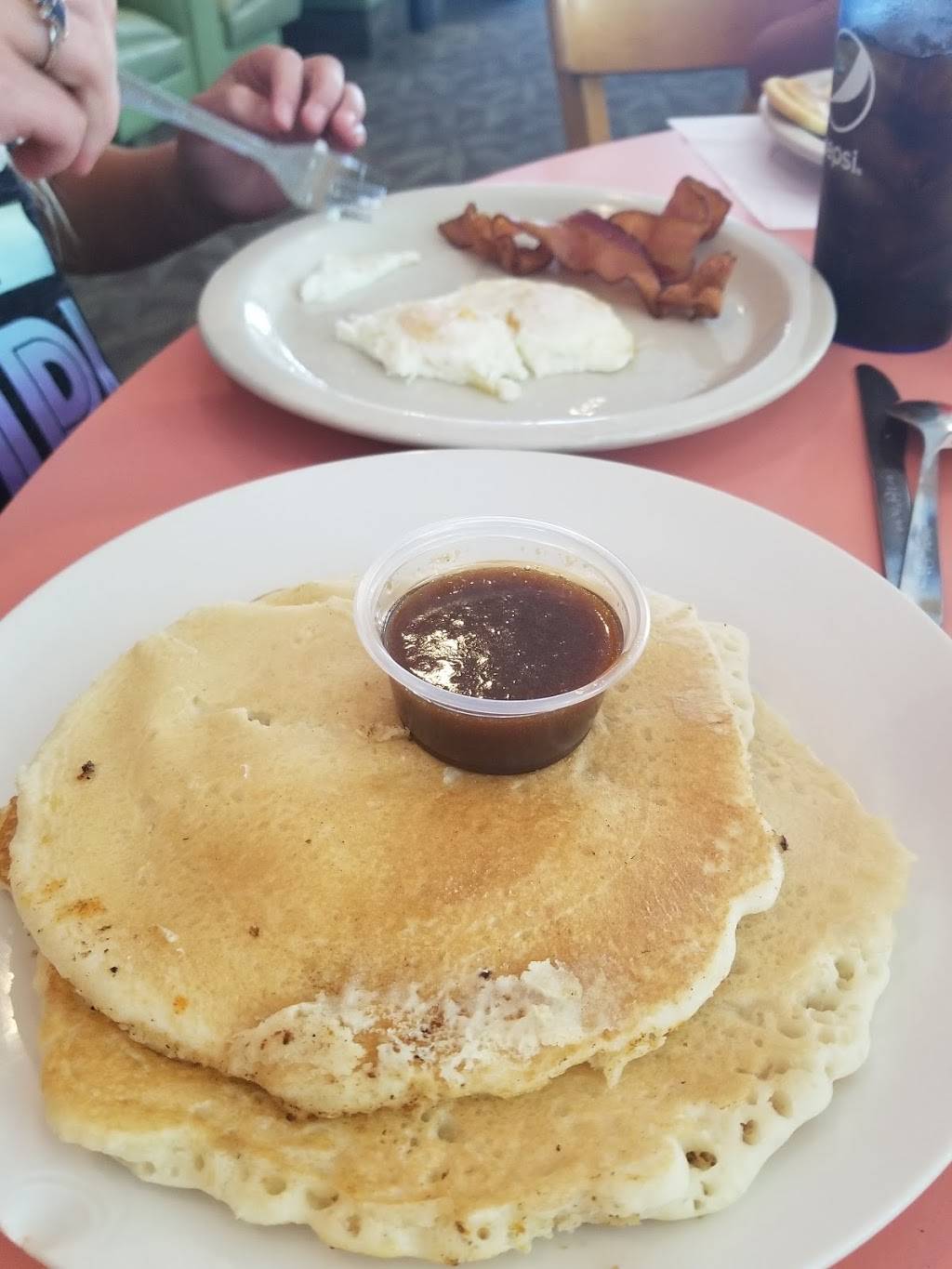 Leenies Cafe Longmont | cafe | 800 S Hover St, Longmont, CO 80501, USA | 3037764195 OR +1 303-776-4195