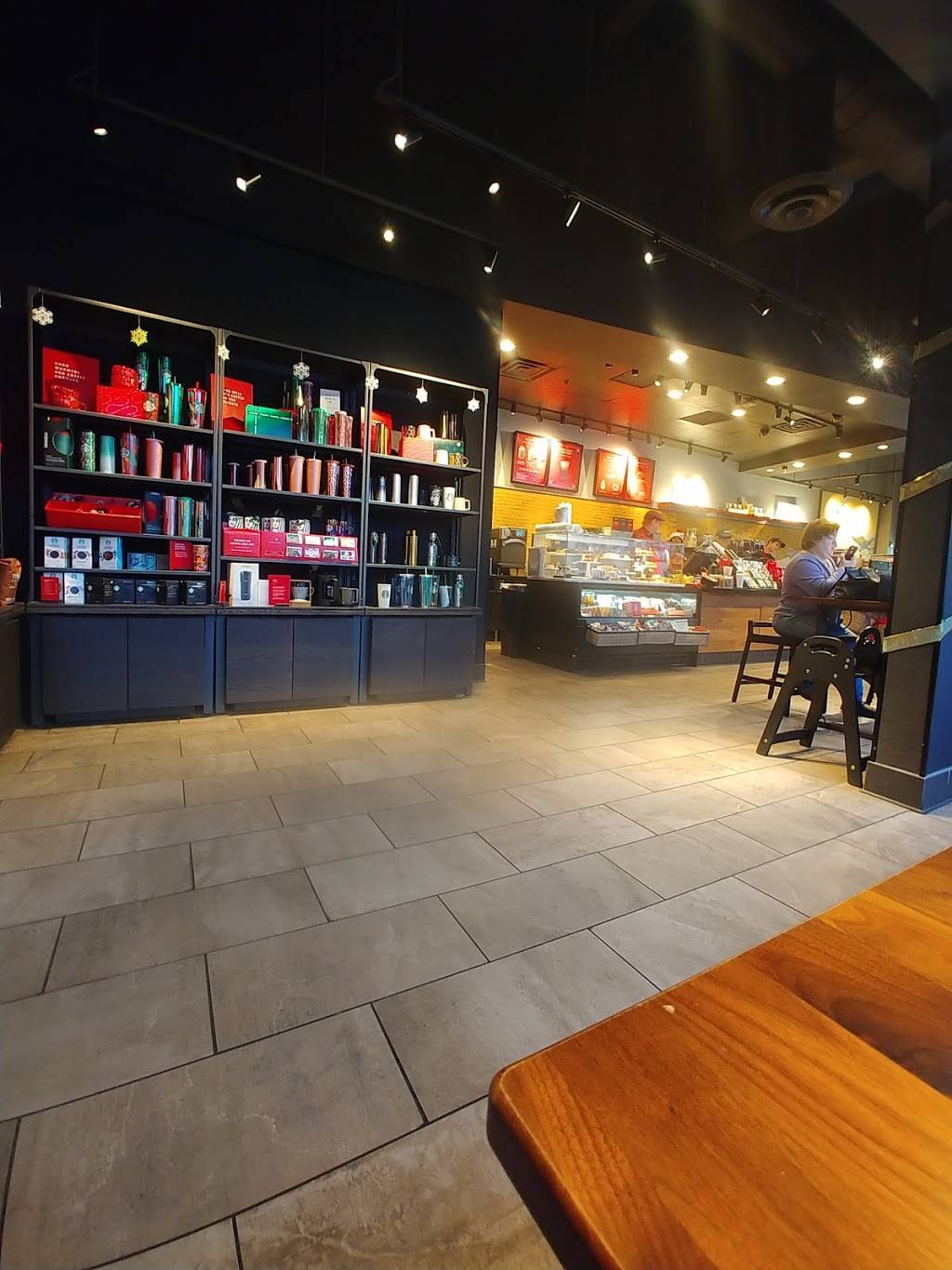Starbucks | cafe | 113 Mill Plain Rd, Danbury, CT 06811, USA | 2037780203 OR +1 203-778-0203