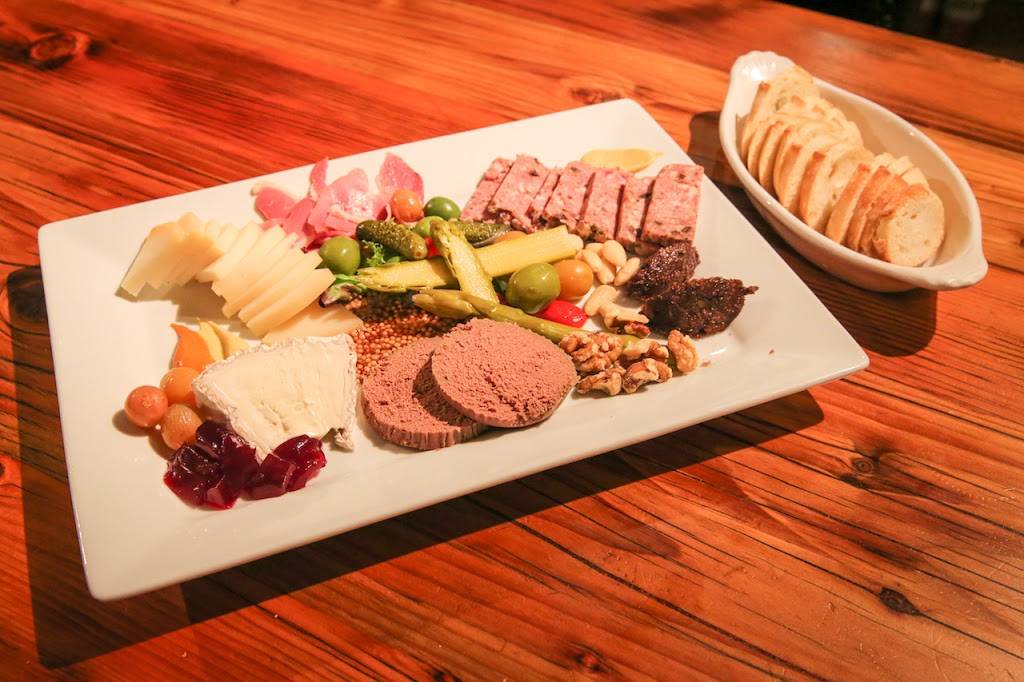 The Farm Table Restaurant | restaurant | 311 Main St, Placerville, CA 95667, USA | 5302958140 OR +1 530-295-8140