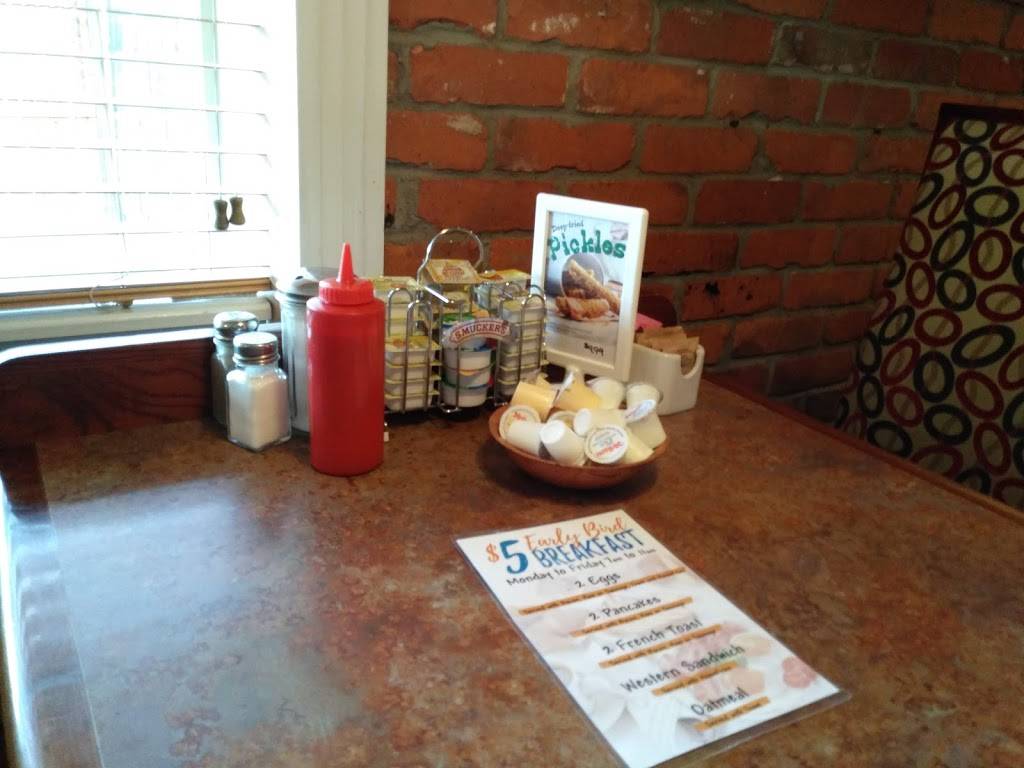 Skyway Diner | restaurant | 645 Plains Rd E, Burlington, ON L7T 4J5, Canada | 9055921077 OR +1 905-592-1077