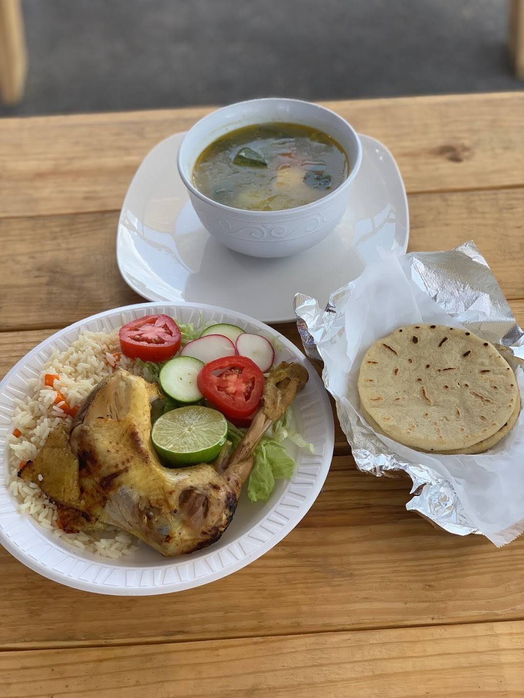 Pupuseria Lupita | restaurant | 10601 N Lamar Blvd, Austin, TX 78753, USA | 5129675818 OR +1 512-967-5818