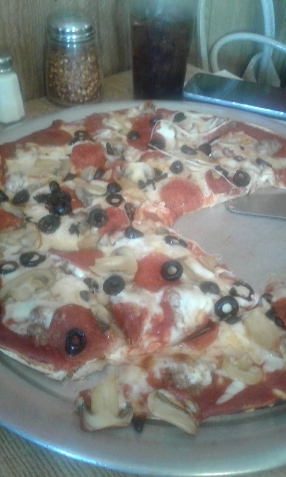 Dimaggio Pizza | restaurant | 108 E Market St, Christopher, IL 62822, USA | 6187247877 OR +1 618-724-7877