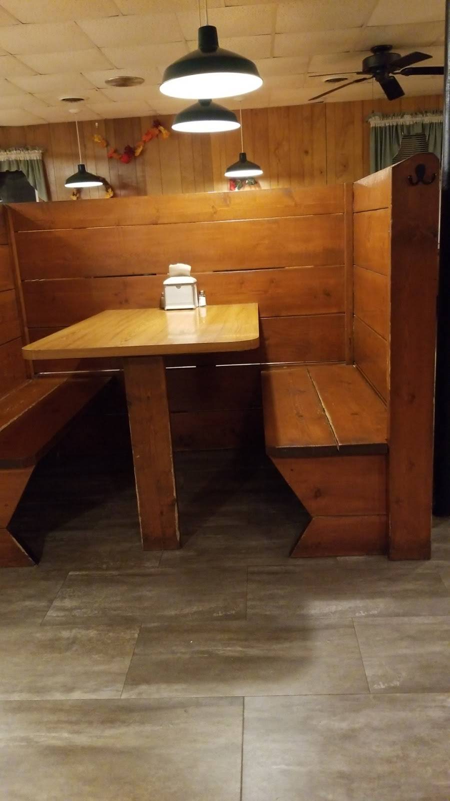 P Js Restaurant | restaurant | 811 7th Ave, Erie, IL 61250, USA | 3096592212 OR +1 309-659-2212